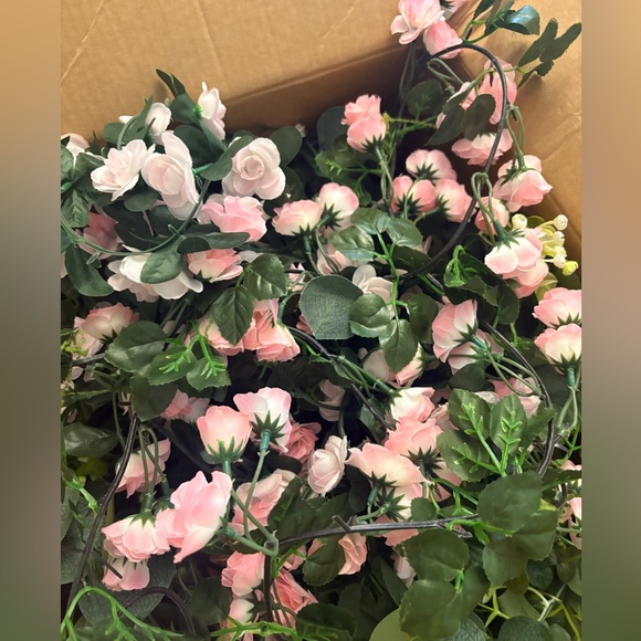 NWOT 5lbs of Floral Arch/Wall Craft Faux Florals Bundle -5 different plants - Picture 6 of 12